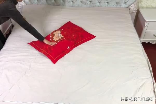 5个动作教你快速叠被子_http://www.zhaochafa.com_信息发布_第1张