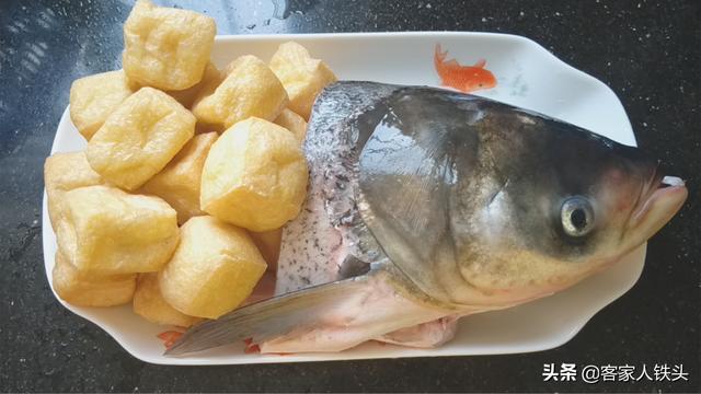 湖南家常鱼头油豆腐做法，客家油豆腐配上1个鱼头_http://www.zhaochafa.com_信息发布_第1张